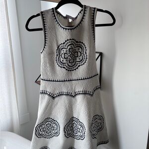 Elegant Black and White Sleeveless Dress